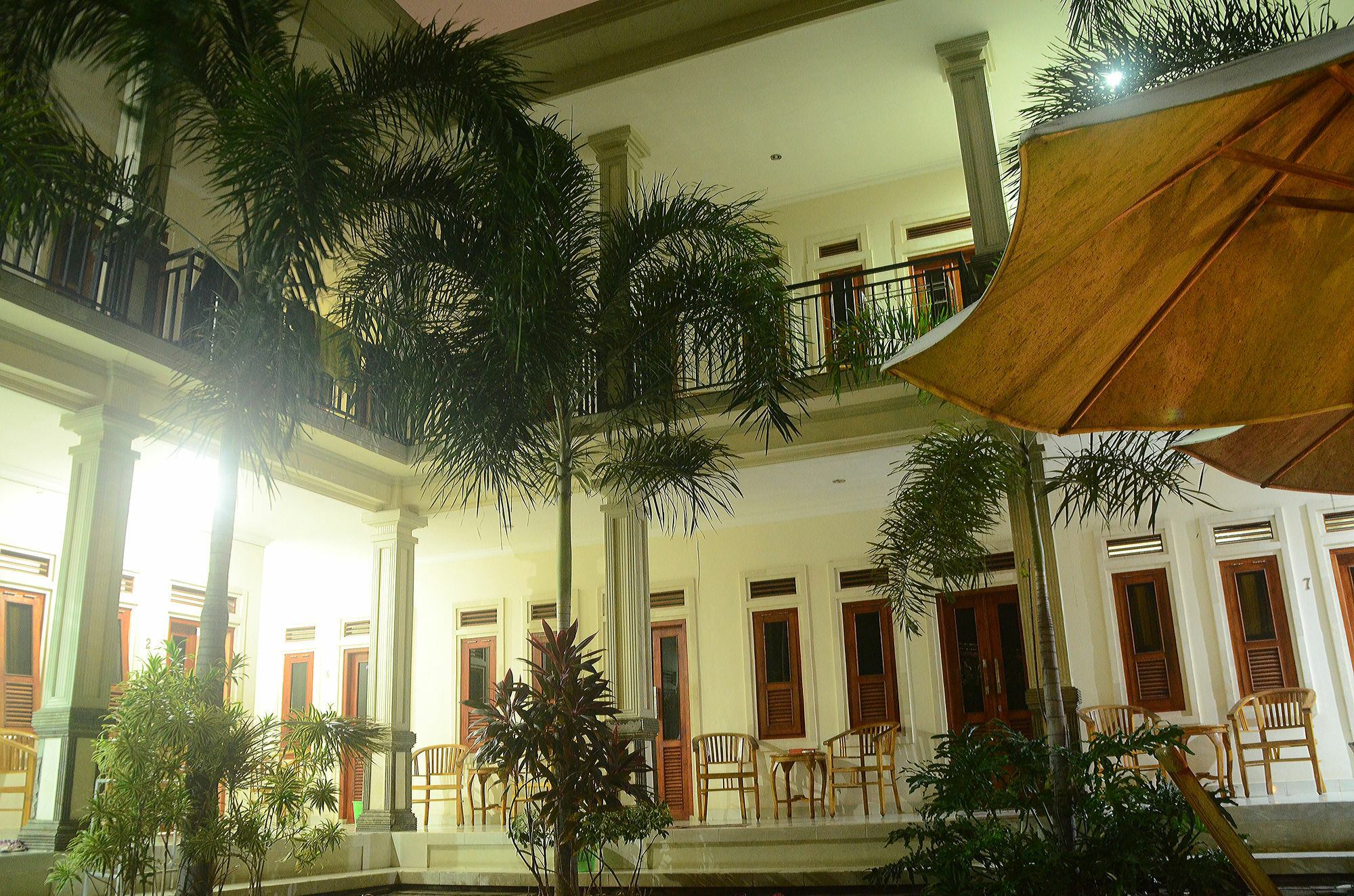 Budget Door Legian Inn Kuta  Bagian luar foto